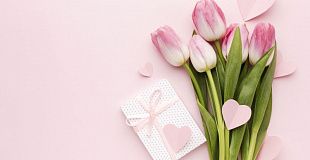 Весенний букет знаний и цветов: поздравление с 8 марта от «Каменного города»