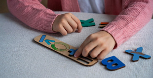 Детский логопед-дефектолог: чем он занимается, что нужно уметь и как им стать?